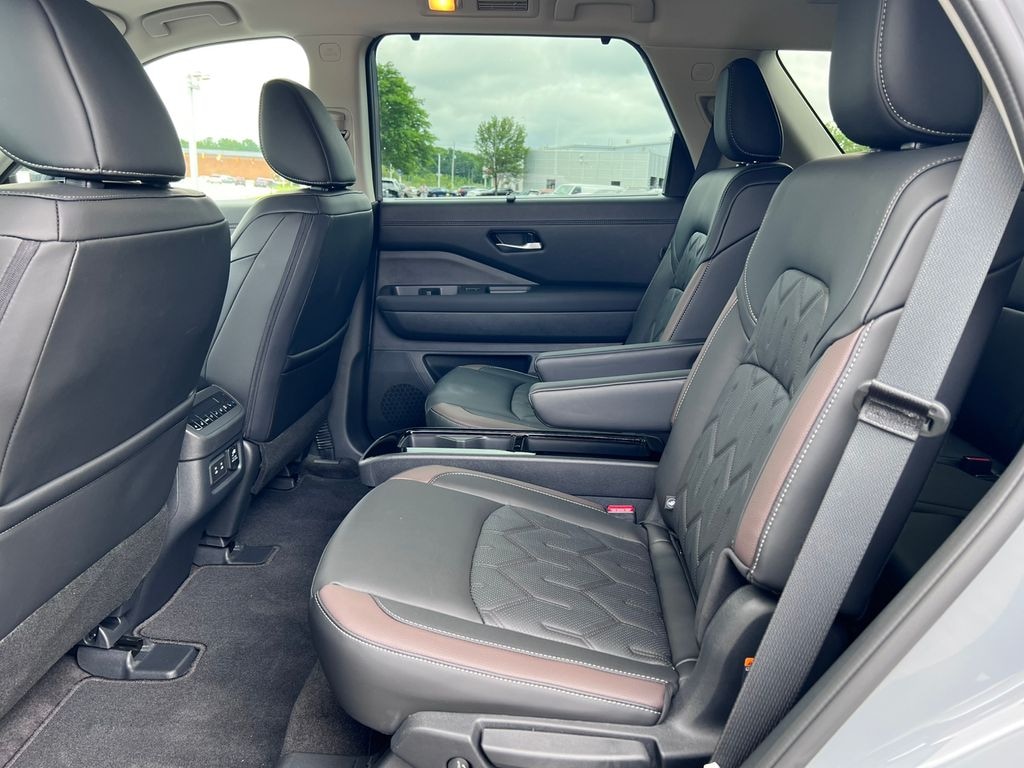 New 2026 Nissan Pathfinder Platinum SUV