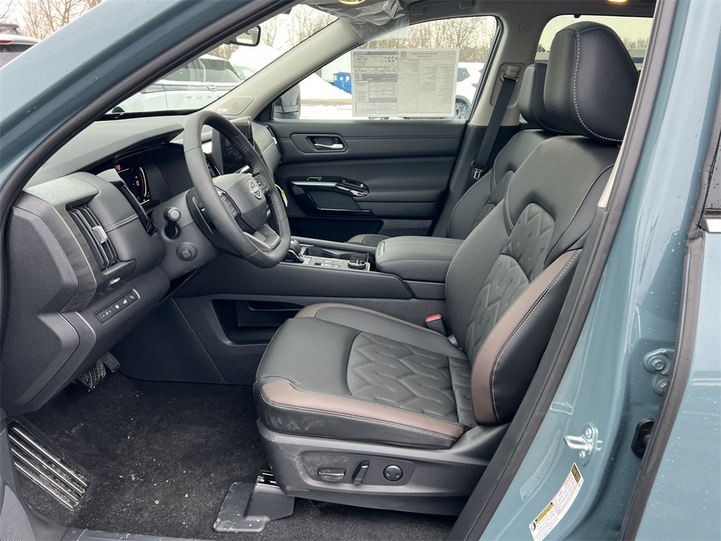 New 2026 Nissan Pathfinder Platinum SUV