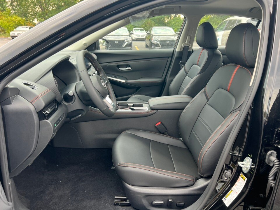 2025 Nissan Sentra SR Midnight Edition photo 3