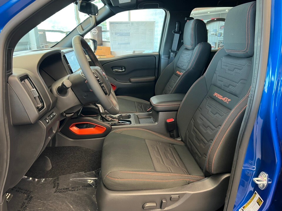 2025 Nissan Frontier PRO-4X photo 3