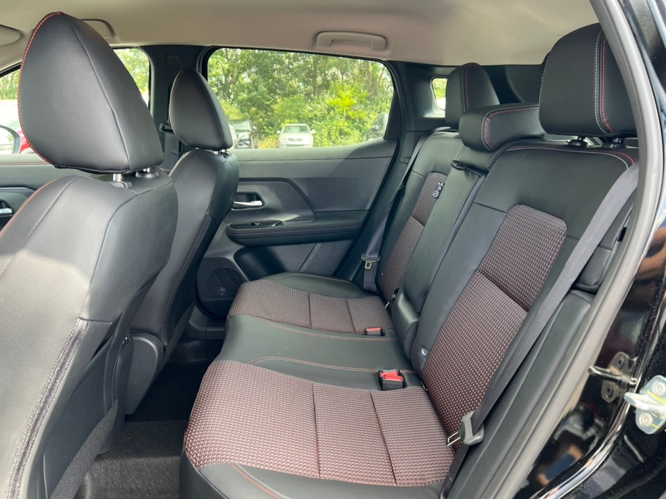 2025 Nissan Kicks SR photo 4