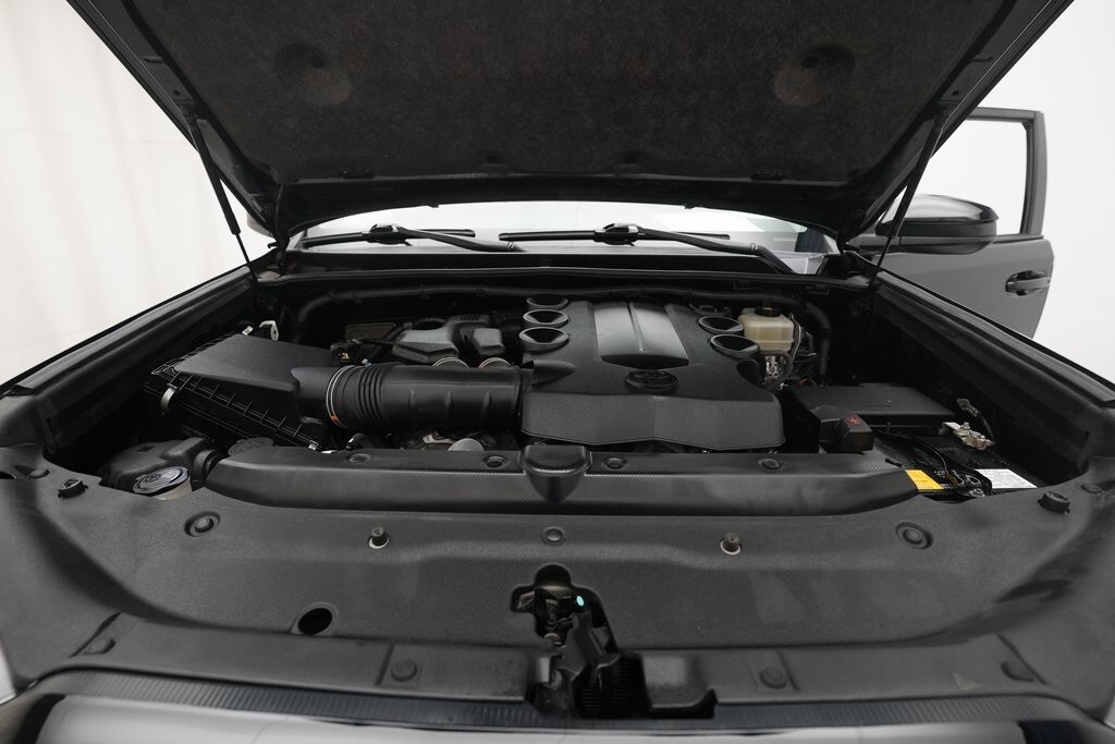 2019 Toyota 4Runner SR5 photo 3