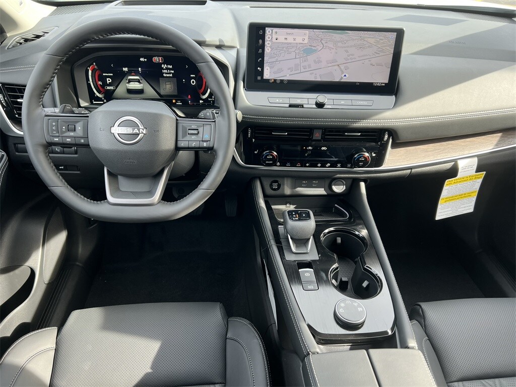 2026 Nissan Rogue Platinum photo 2