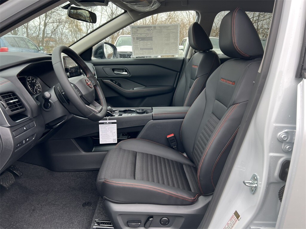 2026 Nissan Rogue SV photo 3