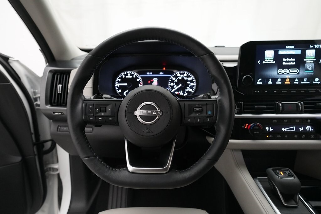 2024 Nissan Pathfinder SL photo 2