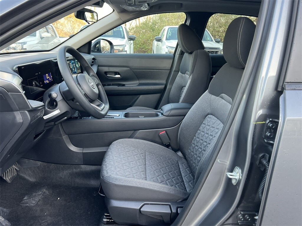 2026 Nissan Kicks SV photo 3