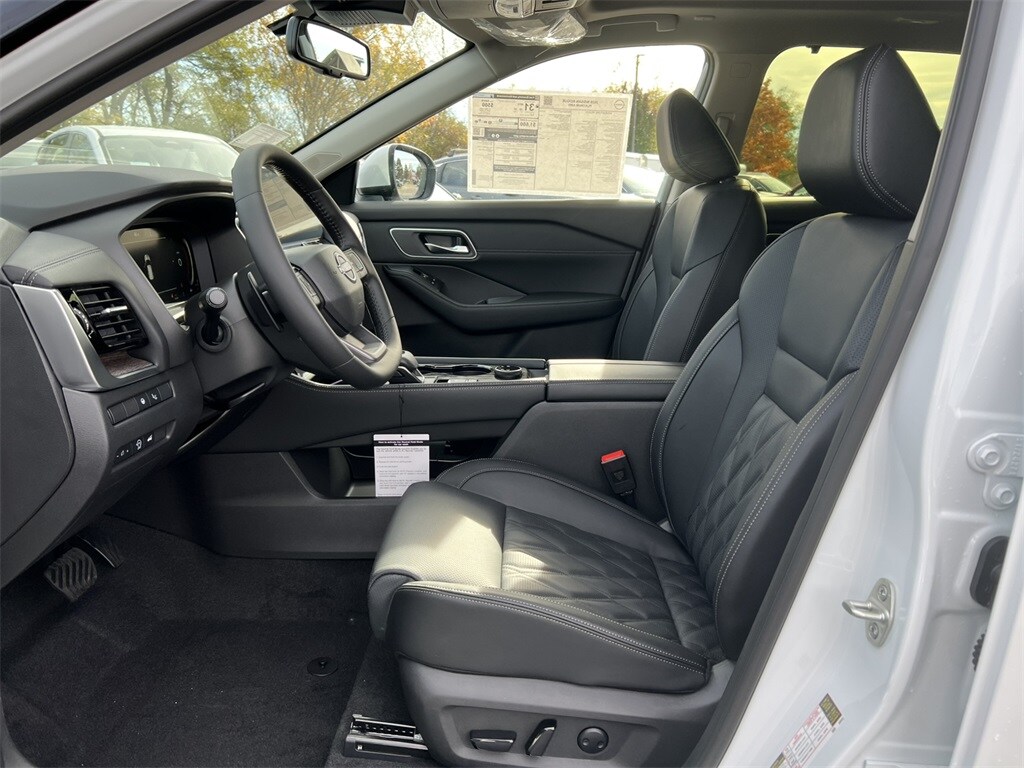 2026 Nissan Rogue Platinum photo 3