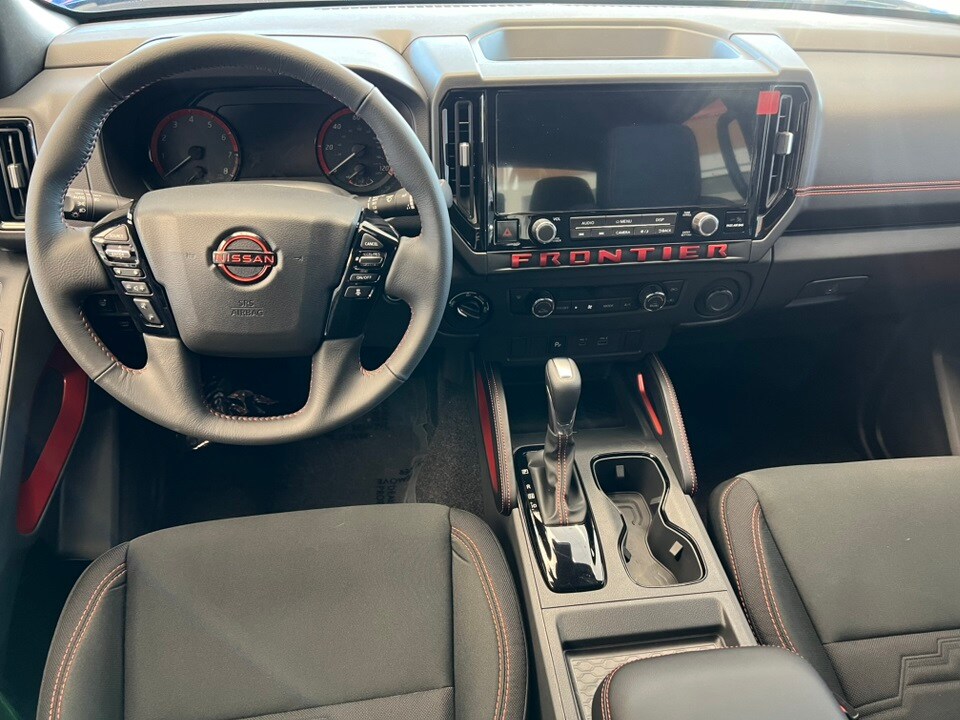 2025 Nissan Frontier PRO-4X photo 2