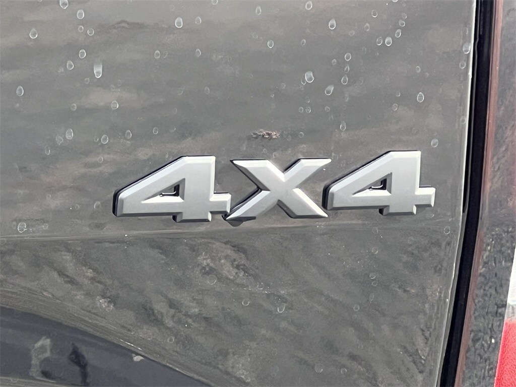 2026 Nissan Frontier SV photo 2