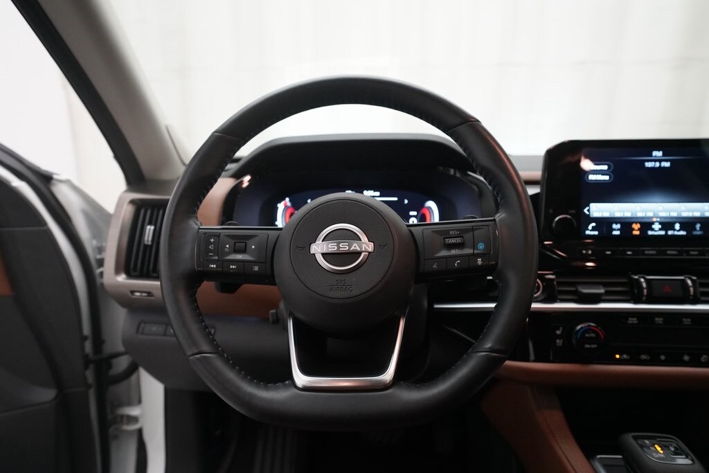 2023 Nissan Pathfinder Platinum photo 4
