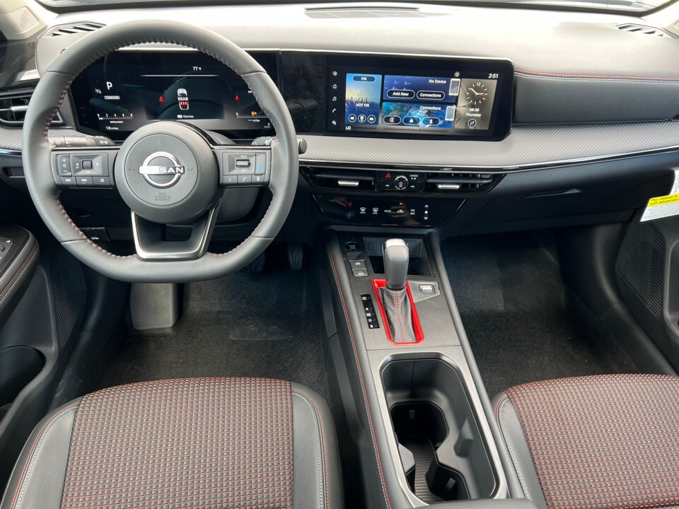 2025 Nissan Kicks SR photo 2