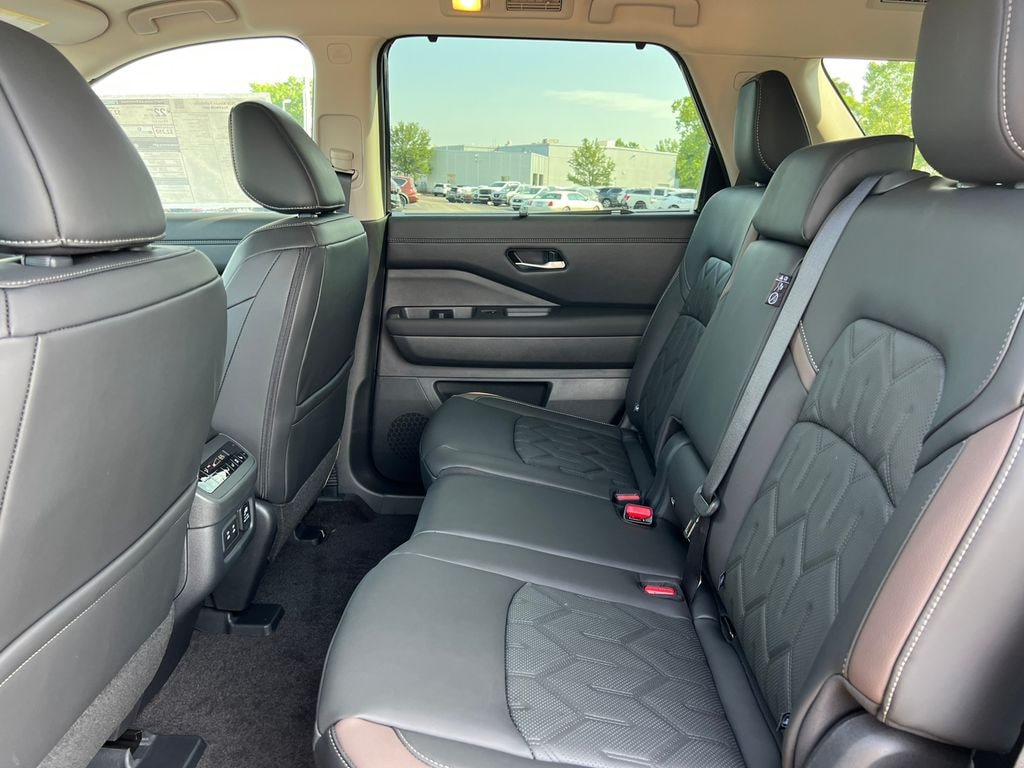 New 2026 Nissan Pathfinder Platinum SUV