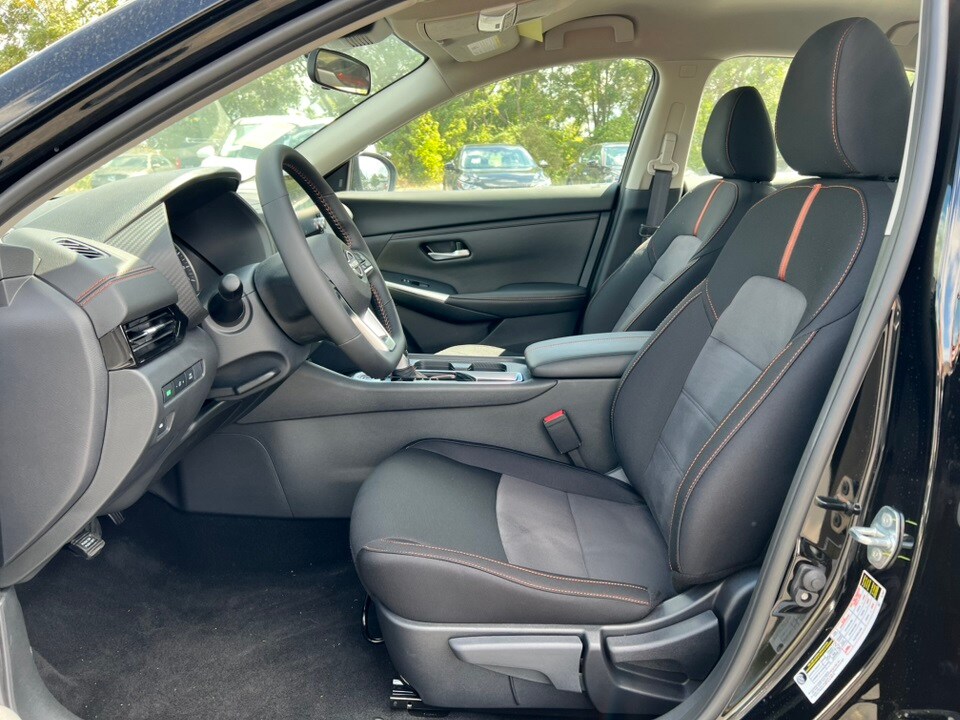 2025 Nissan Sentra SR Midnight Edition photo 4