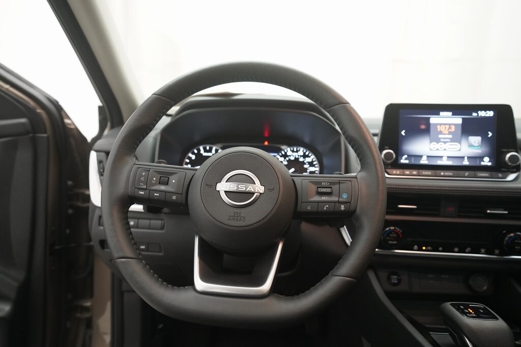 2024 Nissan Rogue SV photo 4