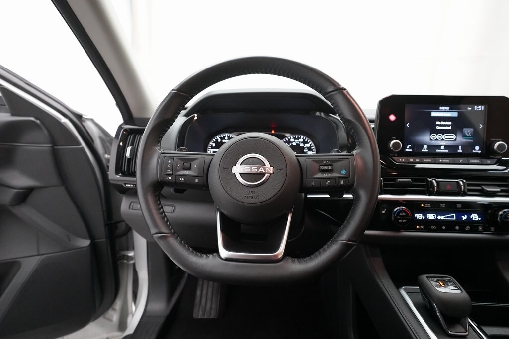 2024 Nissan Pathfinder SV photo 2
