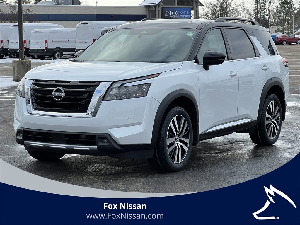 2025 Nissan Pathfinder Platinum's photo