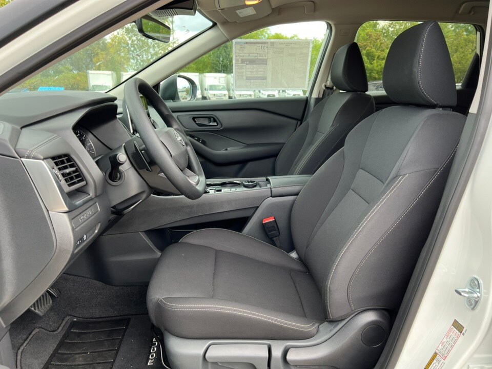 2026 Nissan Rogue S photo 3