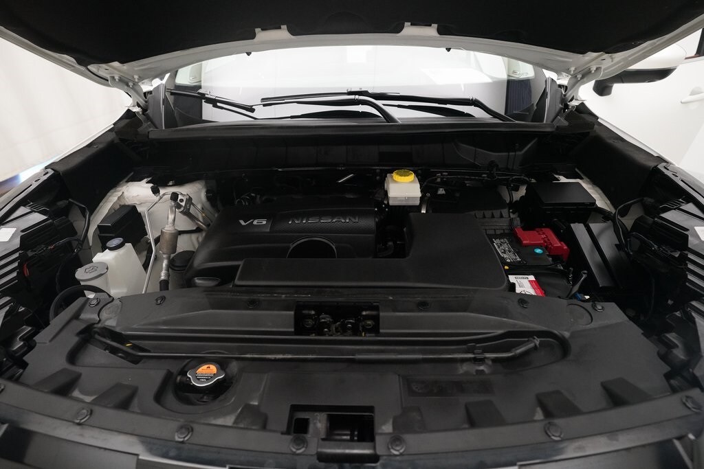 2023 Nissan Pathfinder Platinum photo 3