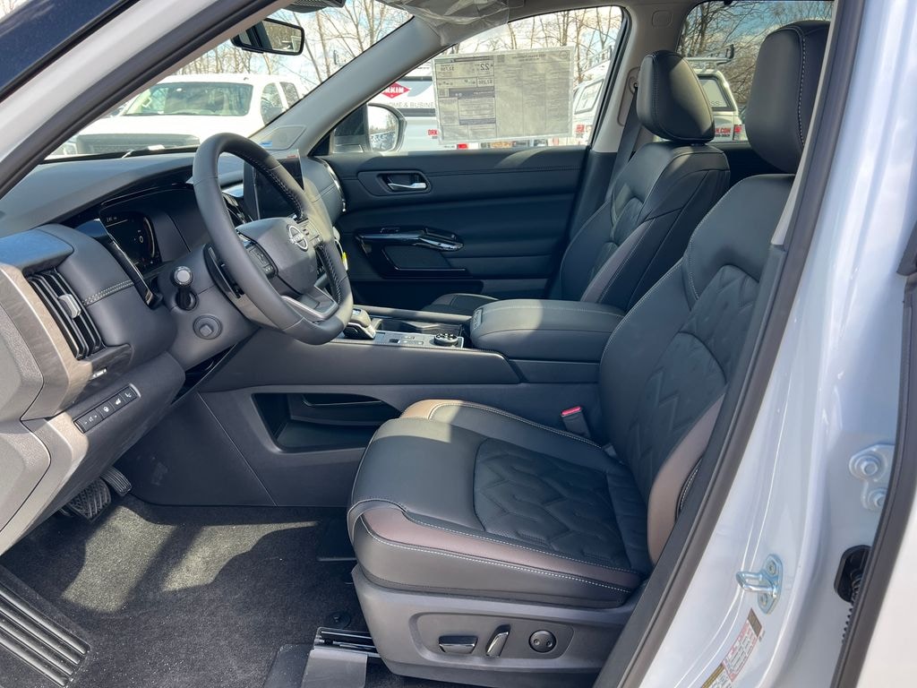 New 2026 Nissan Pathfinder Platinum SUV