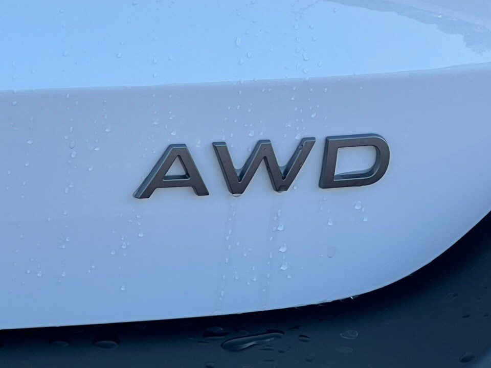 2026 Nissan Kicks SV photo 2