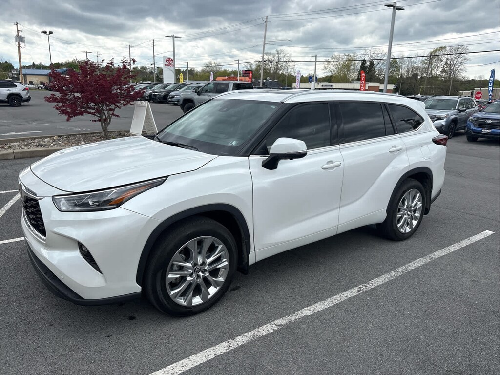 Used 2025 Toyota Highlander Limited FWD (Natl)