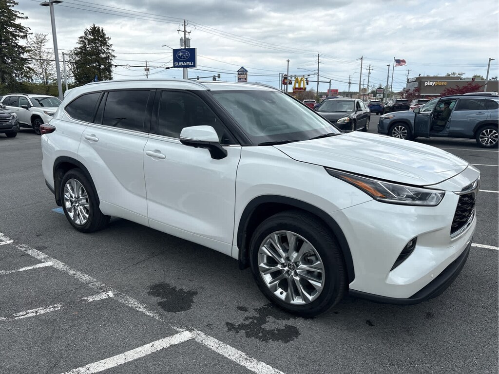 Used 2025 Toyota Highlander Limited FWD (Natl)