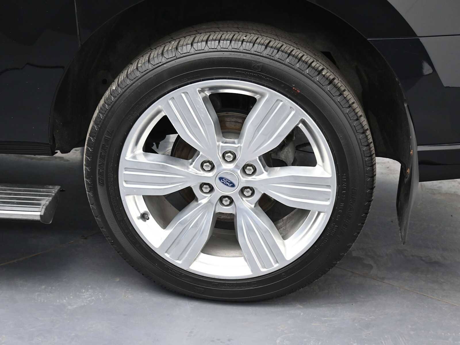 2023 Ford Expedition MAX Platinum photo 4