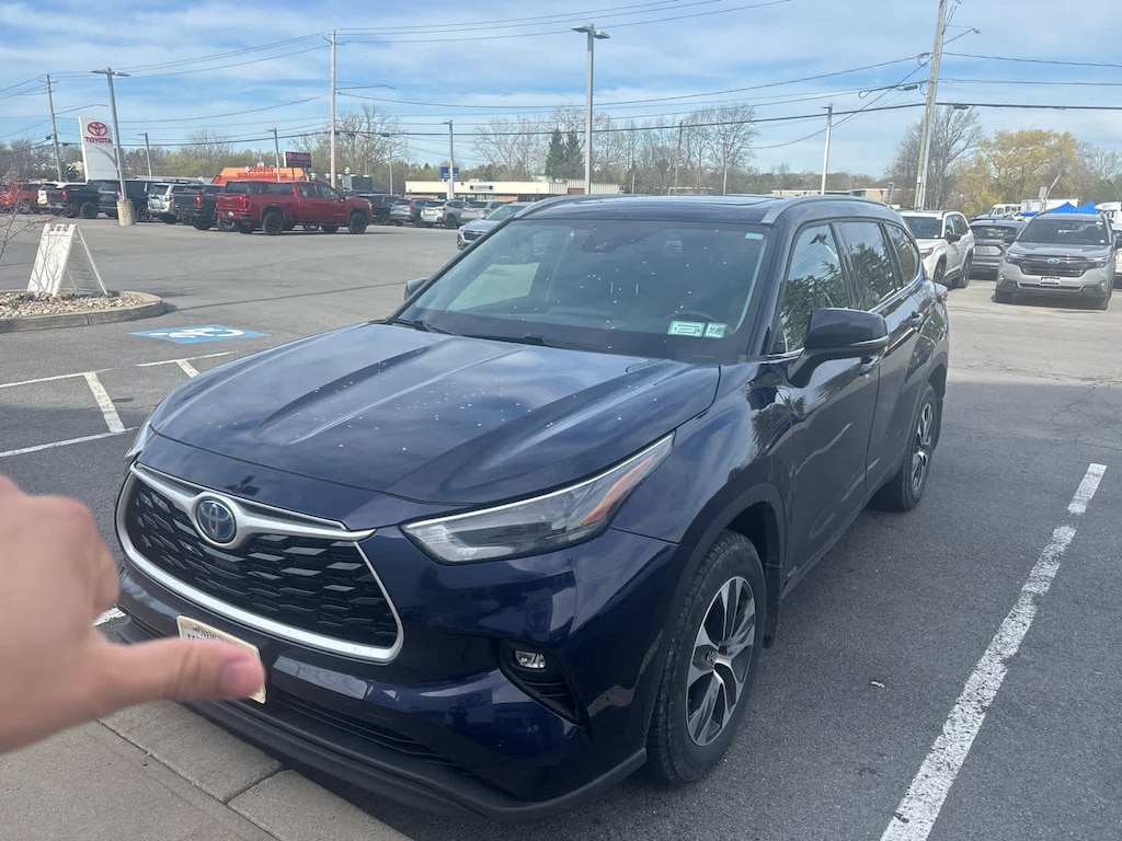Used 2022 Toyota Highlander Hybrid XLE SUV