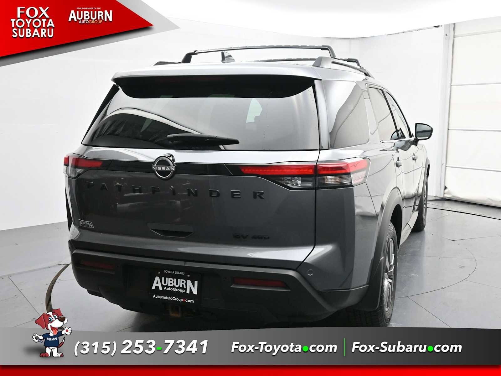 2023 Nissan Pathfinder SV photo 2