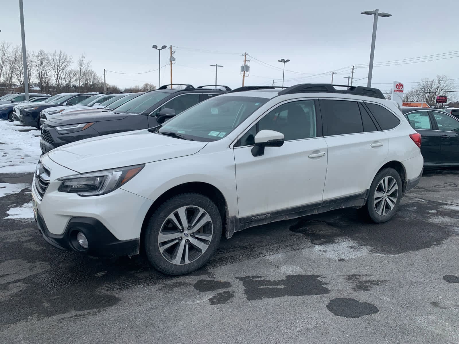 2018 Subaru Outback Limited's photo