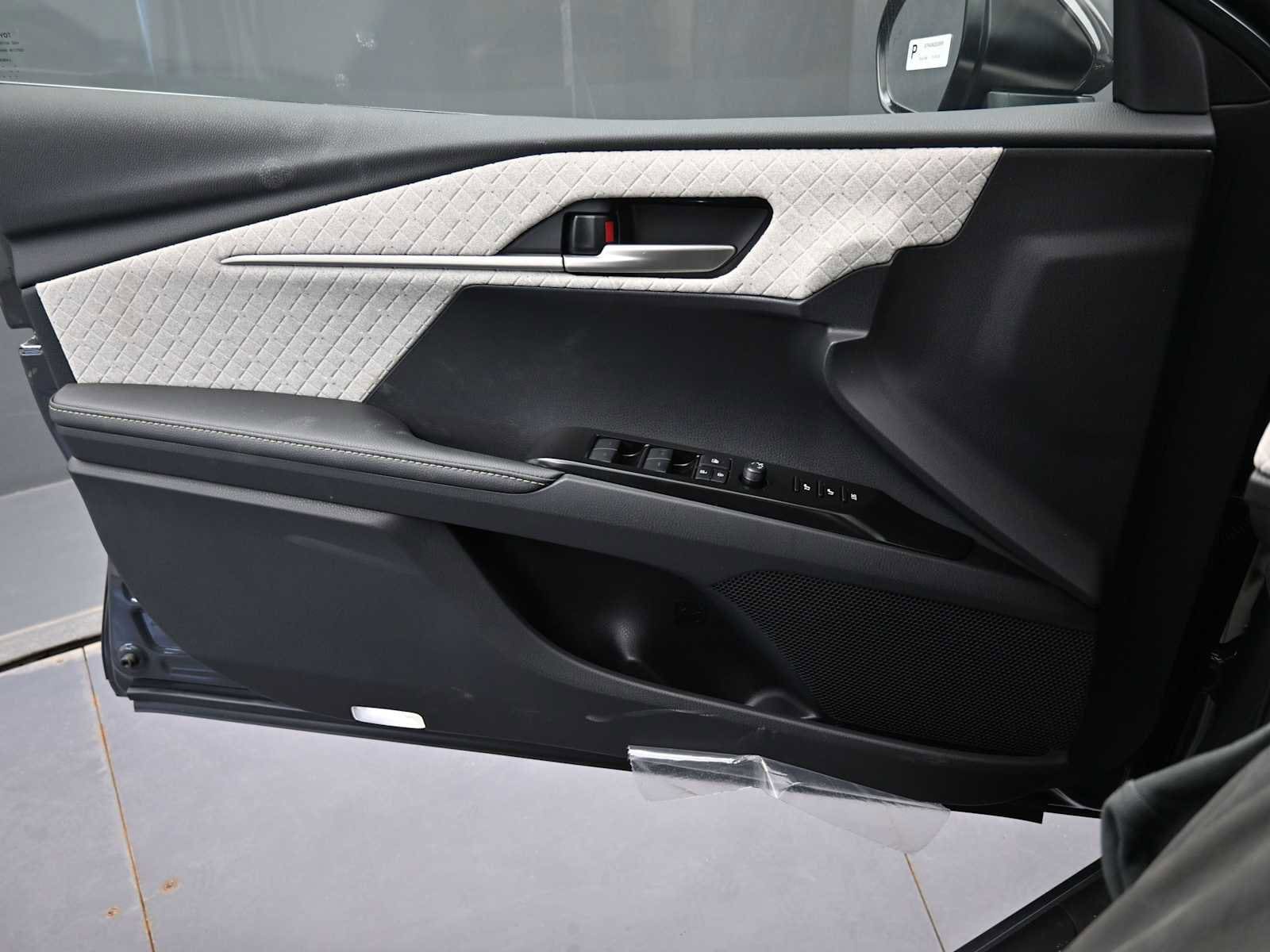 2026 Toyota Camry XLE - Photo 10