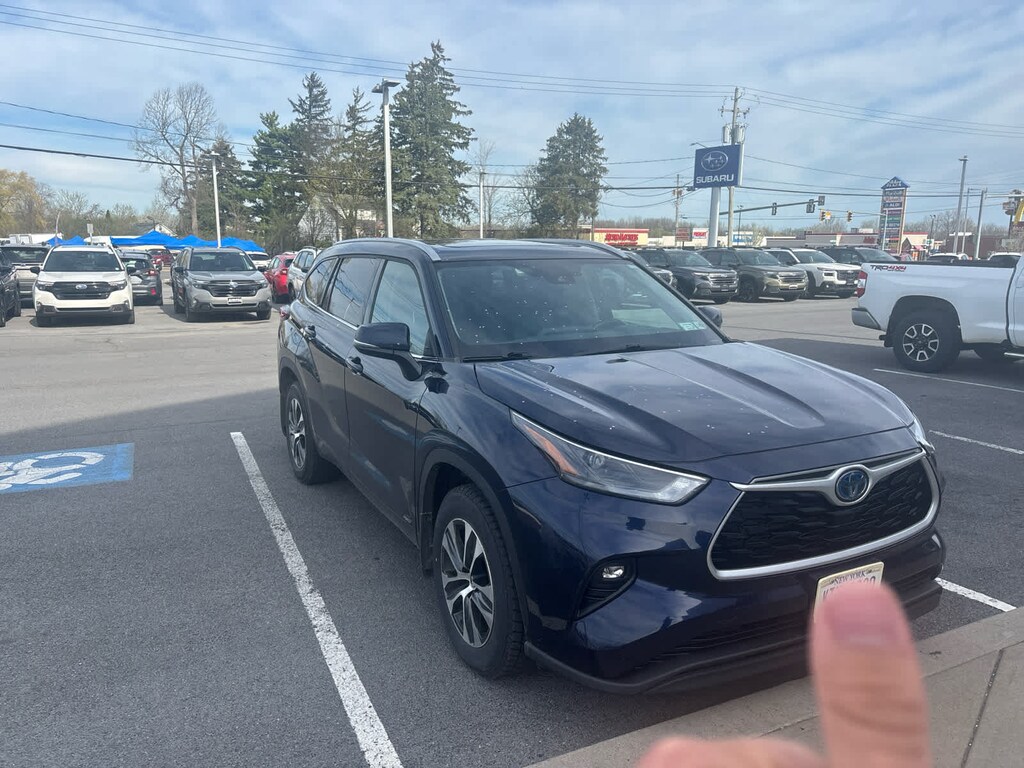 Used 2022 Toyota Highlander Hybrid XLE SUV
