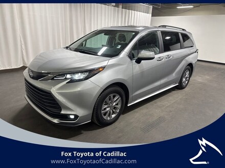 2025 Toyota Sienna XLE Van Passenger Van