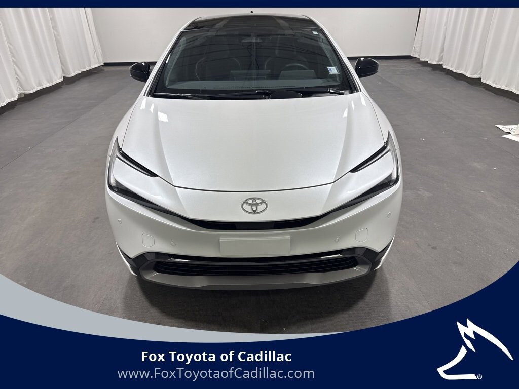Used 2025 Toyota Prius XLE Hatchback
