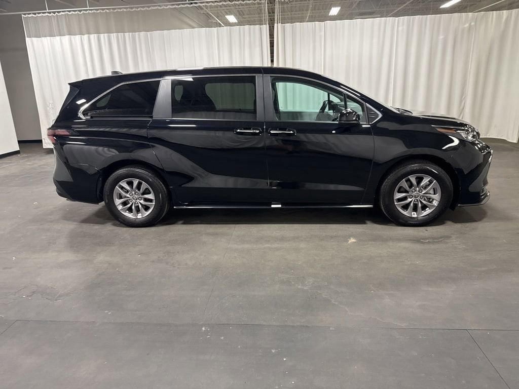 Used 2025 Toyota Sienna XLE Van Passenger Van