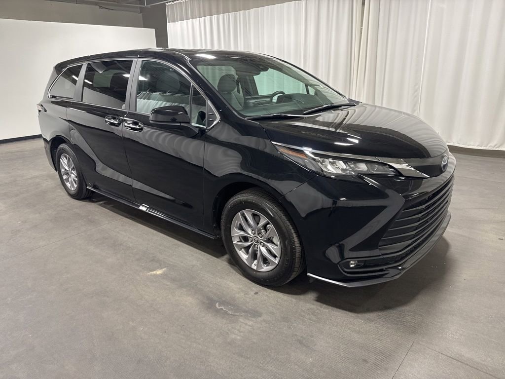 Used 2025 Toyota Sienna XLE Van Passenger Van