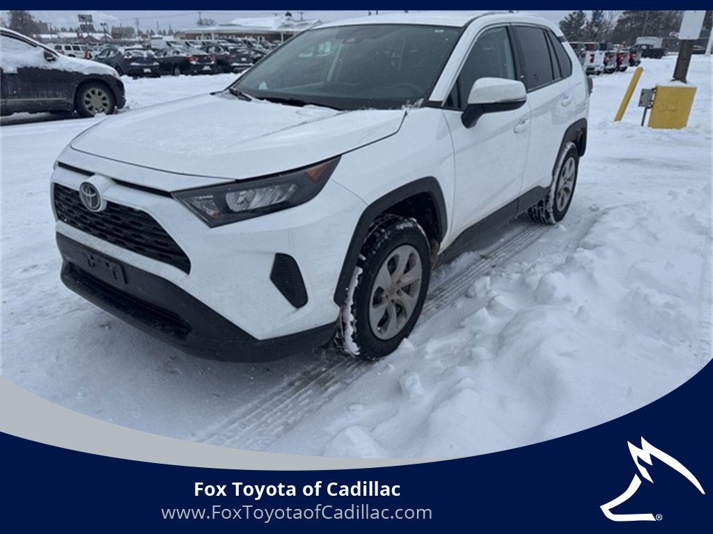 2022 Toyota RAV4 LE's photo