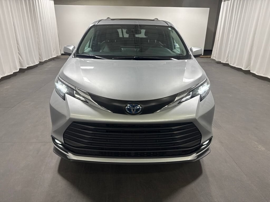 Certified 2025 Toyota Sienna XLE Van Passenger Van