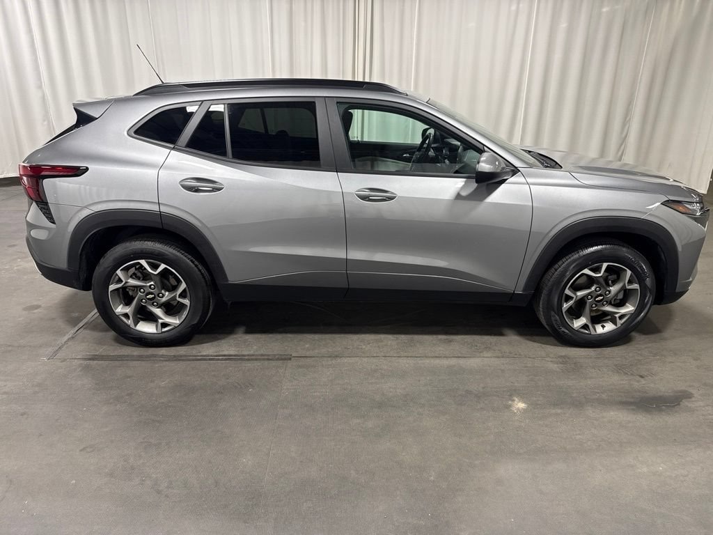 Used 2025 Chevrolet Trax LT SUV