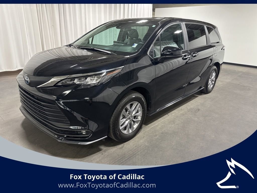 Used 2025 Toyota Sienna XLE Van Passenger Van