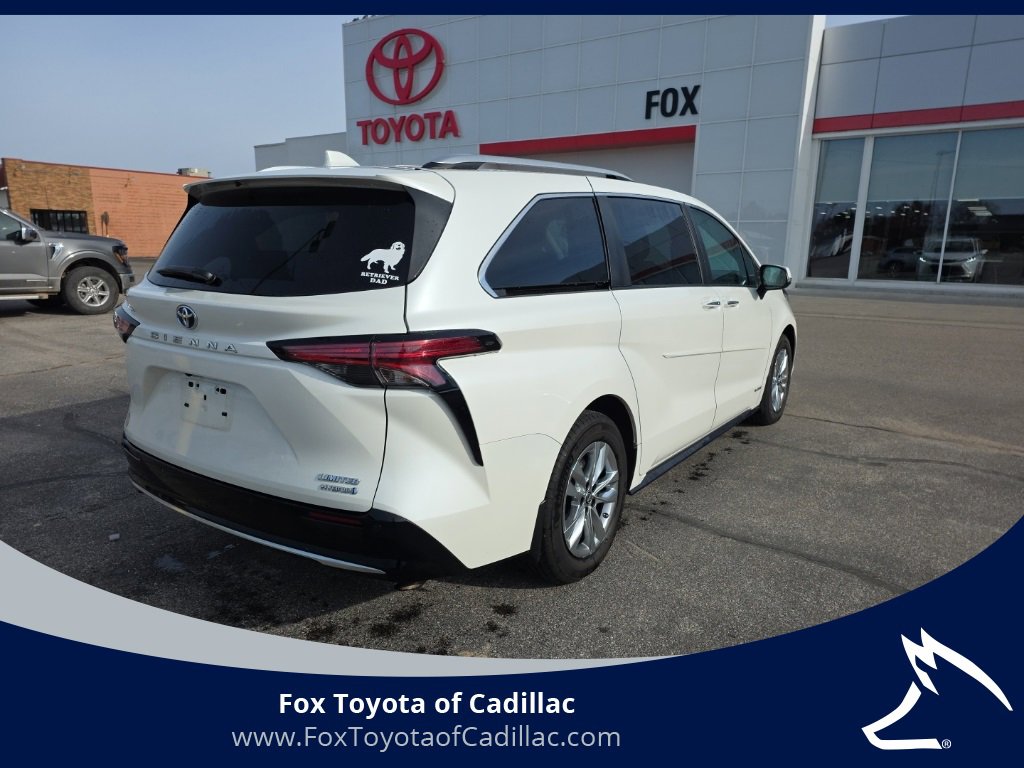 2021 Toyota Sienna Limited photo 2