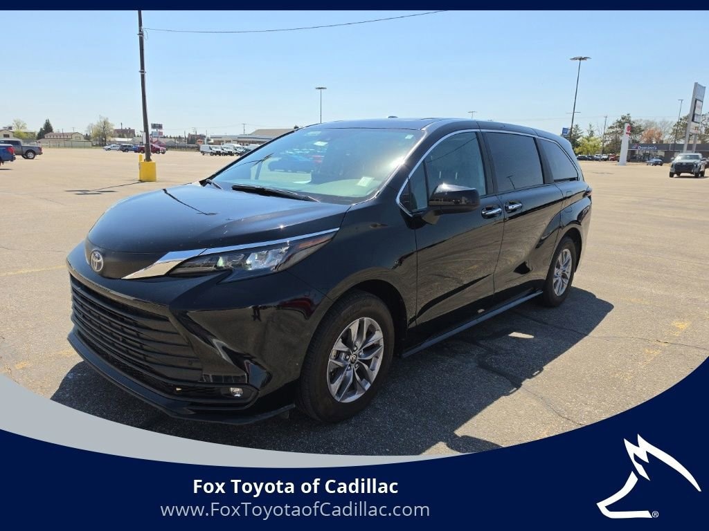 Used 2025 Toyota Sienna XLE Van Passenger Van