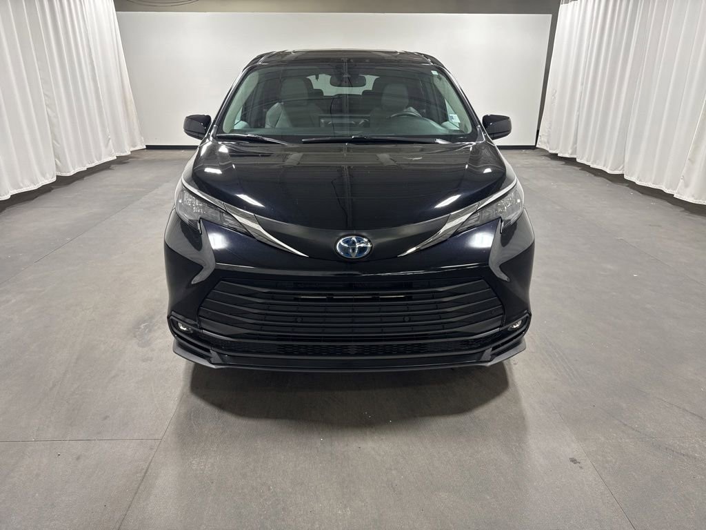 Used 2025 Toyota Sienna XLE Van Passenger Van