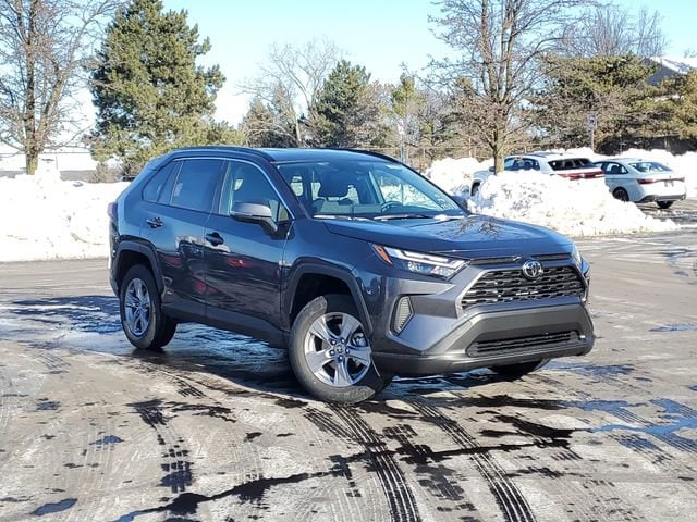 2025 Toyota RAV4 XLE's photo