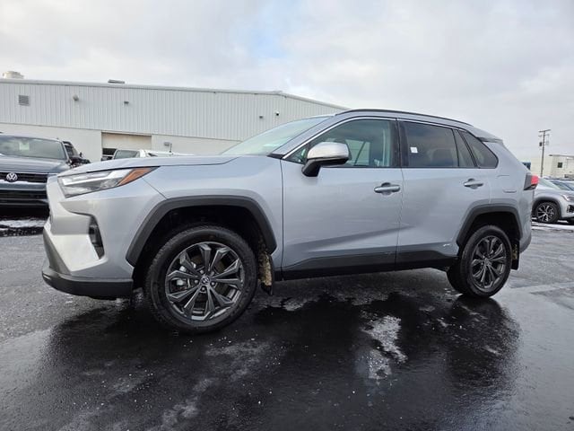 2023 Toyota RAV4 XLE Premium's photo