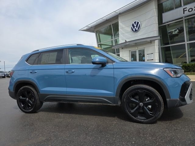 2025 Volkswagen Taos 1.5T SEL 4Motion's photo