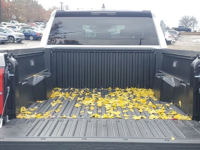 2025 Toyota Tacoma SR5 - Photo 8