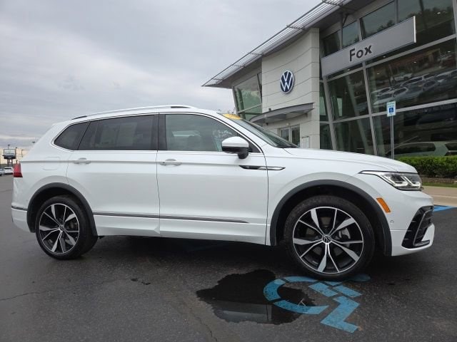 2024 Volkswagen Tiguan 2.0T SEL R-Line 4Motion's photo