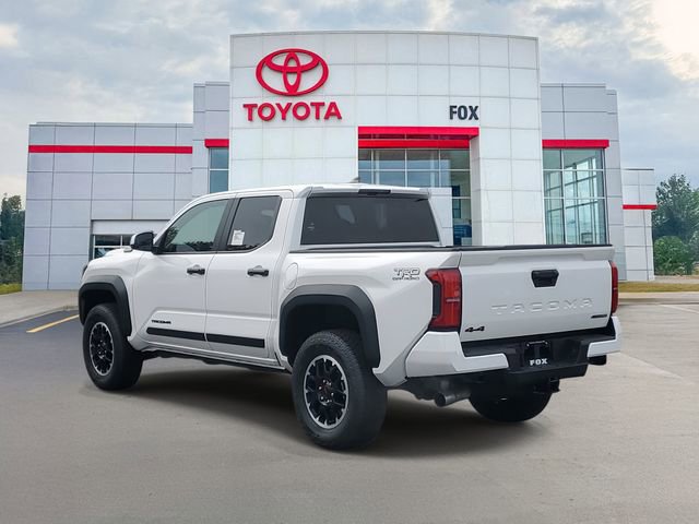 2025 Toyota Tacoma TRD Off-Road photo 3