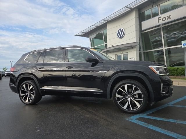 2024 Volkswagen Atlas 2.0T SEL Premium R-Line 4MOTION's photo